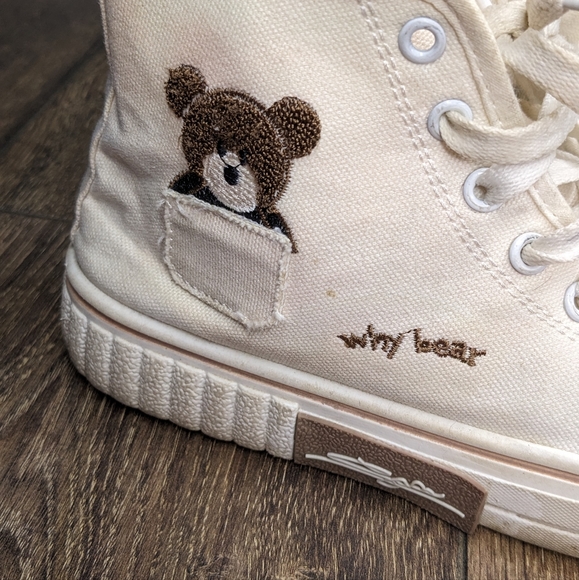 White canvas high tops cute bear applique EUC size 6.5 - Picture 7 of 8